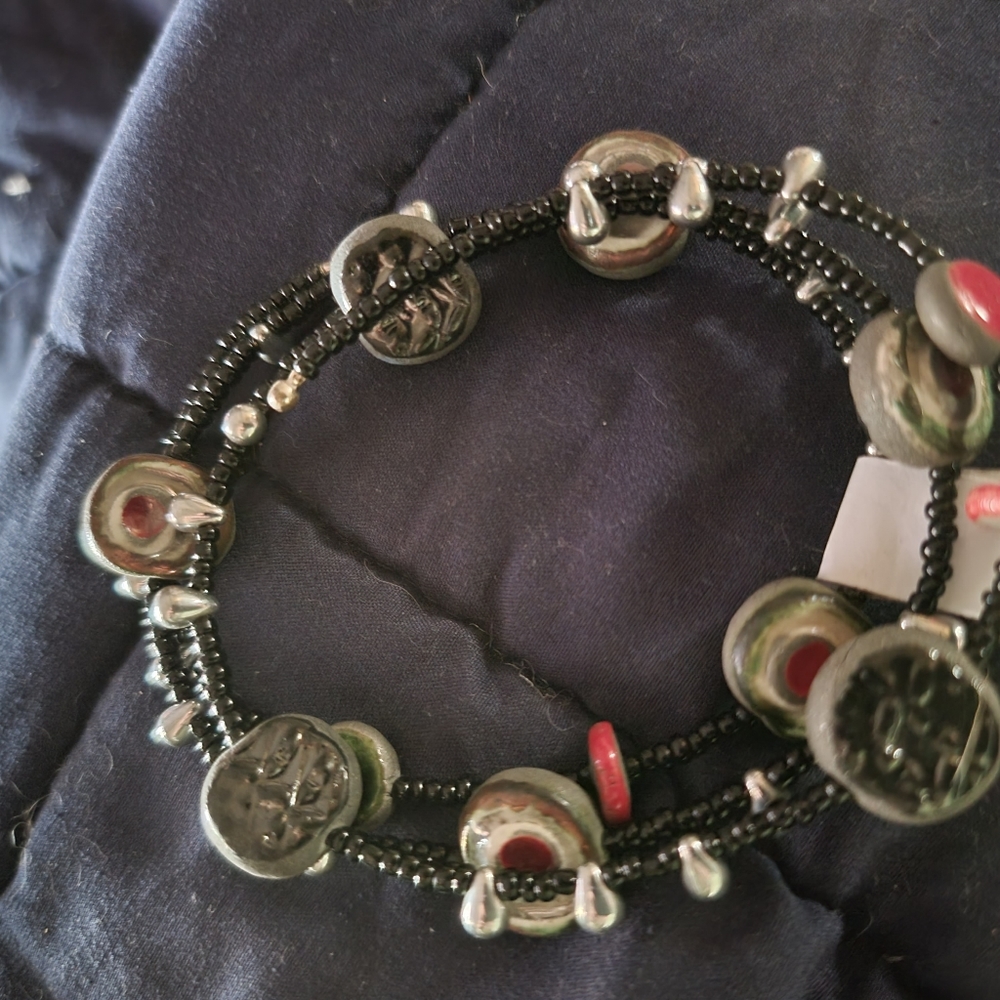 Beaded wire bracelet